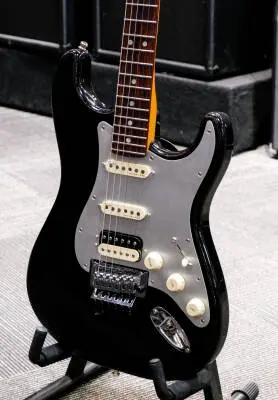 Fender - American Ultra Luxe Floyd Rose HSS Stratocaster Guitar, Rosewood fingerboard - Mystic Black